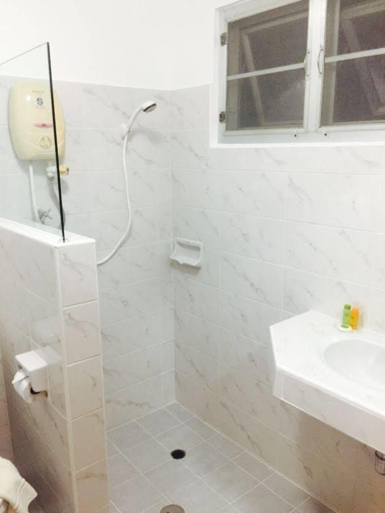 Studio Khon Kaen By Icheck Inn Bagian luar foto